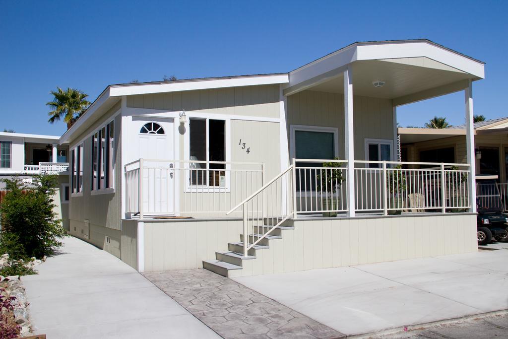 Caliente Springs Mineral Hot Springs Resort-Adults Only Desert Hot Springs Exterior photo